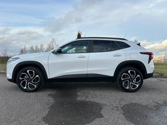 2024 Chevrolet Trax II, белый - вид 2