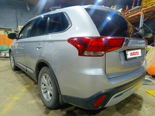 2019 Mitsubishi Outlander III Рестайлинг 3, серебристый, 2000000 рублей, вид 3