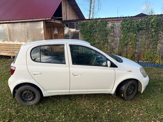 2001 Toyota Vitz I (P10), белый, 350000 рублей, вид 3