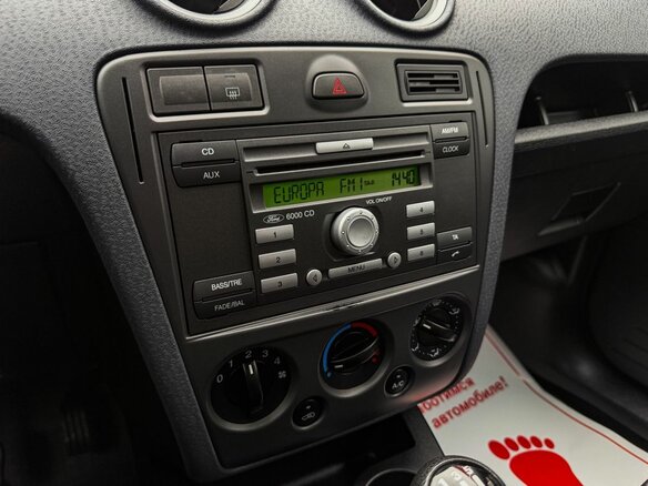 2011 Ford Fusion I Рестайлинг, белый - вид 15