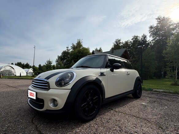 2012 Mini Hatch Cooper II (R56) Рестайлинг, белый - вид 1