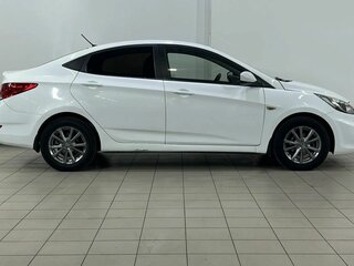 2013 Hyundai Solaris I, белый, 680000 рублей, вид 4