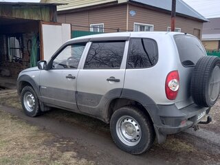 2012 Chevrolet Niva I Рестайлинг, серебристый, 550000 рублей, вид 3