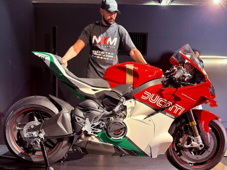 2026 Ducati Superleggera V4, красный, 19900000 рублей, вид 3