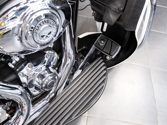 2011 Harley-Davidson Electra Glide, белый, 1100000 рублей - вид 23