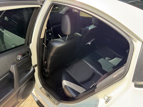 2010 Mazda 6 II (GH) Рестайлинг, белый, 950000 рублей - вид 15