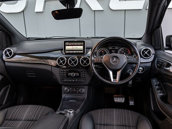 2013 Mercedes-Benz B-Класс 180 II (W246), чёрный - вид 5