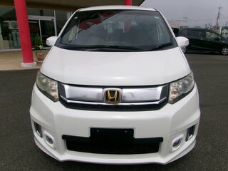 2016 Honda Freed Spike I Рестайлинг 2, белый, 840000 рублей, вид 2