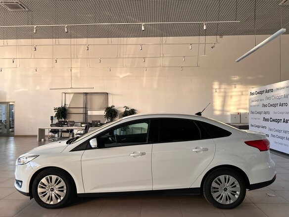 2017 Ford Focus III Рестайлинг, белый, 1249000 рублей - вид 3