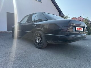 1989 Mercedes-Benz W124 200, чёрный, 128000 рублей, вид 3