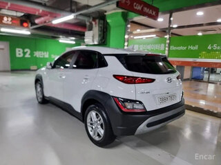 2022 Hyundai Kona I Рестайлинг, белый, 1688000 рублей, вид 4