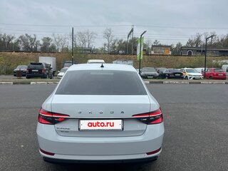 2020 Skoda Superb III Рестайлинг, белый, 3700000 рублей, вид 5