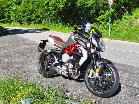 2014 MV Agusta Brutale 800, красный, 550000 рублей, вид 3