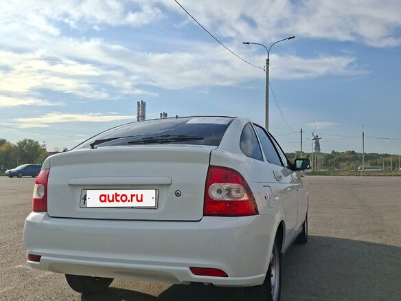 2010 Lada (ВАЗ) Priora I, белый, 380000 рублей - вид 2