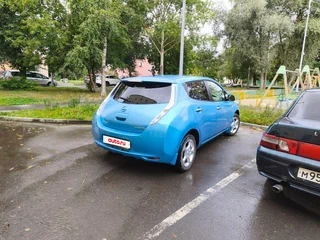 2011 Nissan Leaf (EM61) I (ZE0/AZE0), синий, 815000 рублей, вид 3