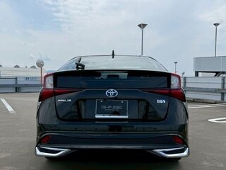2022 Toyota Prius IV Рестайлинг (XW50), чёрный, 1800000 рублей, вид 5