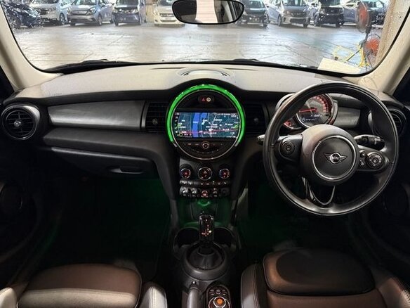2021 Mini Hatch Cooper III (F55/F56) Рестайлинг, чёрный, 1178911 рублей - вид 9