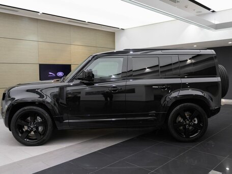 2025 Land Rover Defender 110 II, чёрный, 16500000 рублей, вид 2