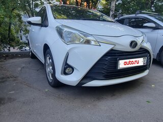 2018 Toyota Vitz III (XP130) Рестайлинг 2, белый, 920000 рублей, вид 3