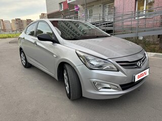 2015 Hyundai Solaris I Рестайлинг, серебристый, 675000 рублей, вид 2