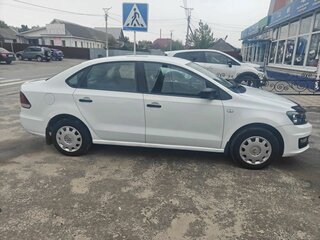 2017 Volkswagen Polo V Рестайлинг, белый, 512000 рублей, вид 4