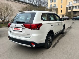 2016 Mitsubishi Outlander III Рестайлинг 2, белый, 1450000 рублей, вид 4