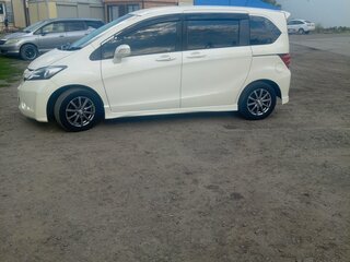 2010 Honda Freed Spike I Рестайлинг, белый, 1050000 рублей, вид 5
