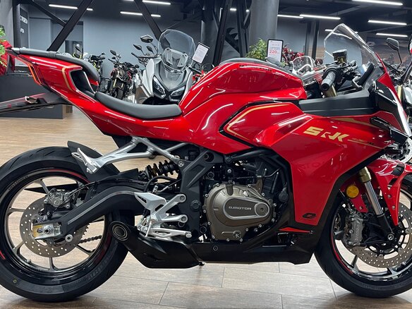 2026 QJMotor SRK 421 RR, красный, 629000 рублей - вид 5
