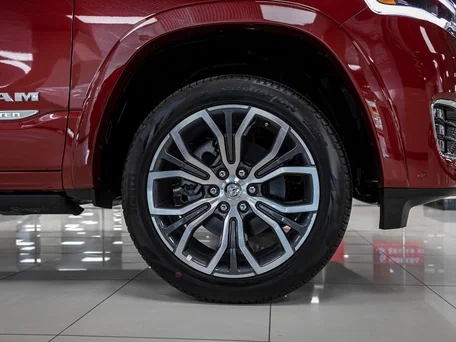 2026 Ram 1500 Crew Cab V Рестайлинг, красный, 10490000 рублей, вид 4