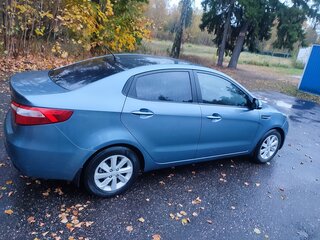 2013 Kia Rio 5-speed III, голубой, 850000 рублей, вид 3