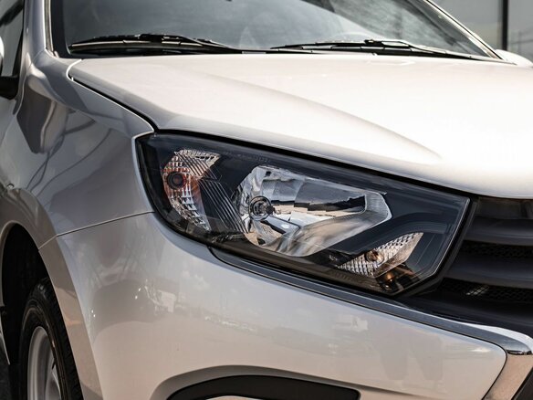 2026 Lada (ВАЗ) Granta I Рестайлинг, серебристый - вид 13