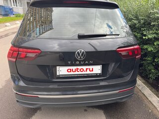 2022 Volkswagen Tiguan II Рестайлинг, чёрный, 3350000 рублей, вид 2
