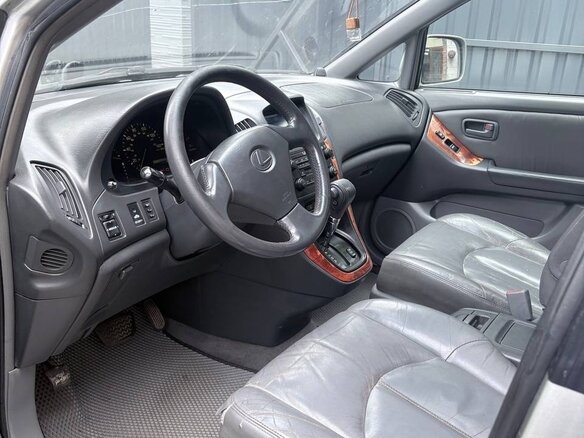 2000 Lexus RX 300 I, серебристый, 700000 рублей - вид 5
