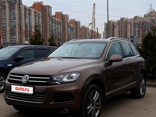 2013 Volkswagen Touareg II, коричневый, 2100000 рублей, вид 1
