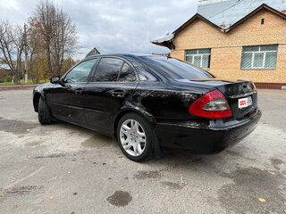 2004 Mercedes-Benz E-Класс 200 III (W211, S211), чёрный, 1350000 рублей, вид 5