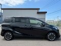 2022 Toyota Sienta II Рестайлинг, чёрный - вид 3