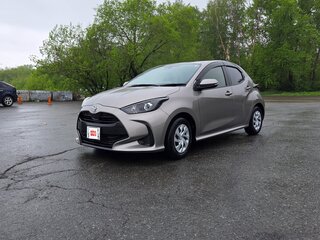 2020 Toyota Yaris IV, коричневый, 1520000 рублей, вид 1