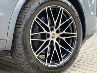 2026 Porsche Cayenne III Рестайлинг, серый, 19480000 рублей, вид 3
