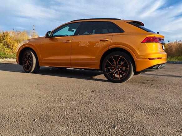 2019 Audi Q8 45 TDI I (4M), оранжевый, 6250000 рублей - вид 12