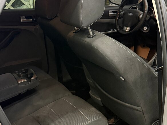 2010 Ford Focus II Рестайлинг, серебристый - вид 12
