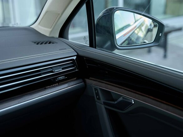 2025 Volkswagen Touareg III Рестайлинг, синий, 8099900 рублей - вид 14