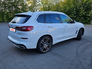 2019 BMW X5 40i IV (G05/G18), белый, 5650000 рублей, вид 4