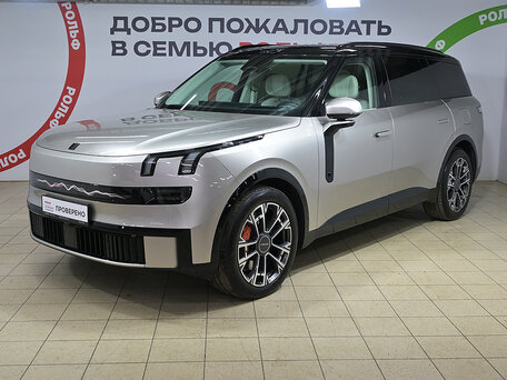 Lynk & Co 900