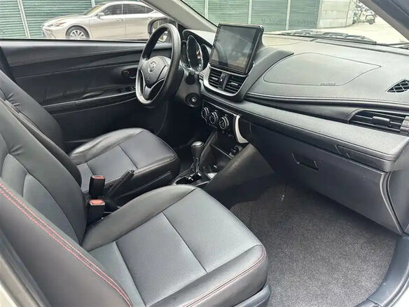 2021 Toyota Yaris L X XP150 Рестайлинг, серебристый, 1130017 рублей - вид 15