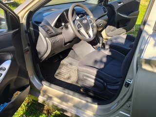 2012 Hyundai Solaris I, бежевый, 779000 рублей, вид 5