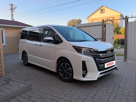 2018 Toyota Noah III (R80) Рестайлинг, белый, 2570000 рублей, вид 4