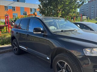 2004 Volkswagen Touareg I, чёрный, 575000 рублей, вид 3