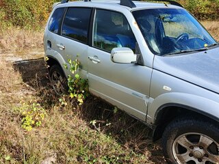 2011 Chevrolet Niva I Рестайлинг, серебристый, 420000 рублей, вид 4