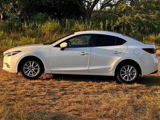 2018 Mazda Axela III Рестайлинг, белый, 1260000 рублей, вид 4