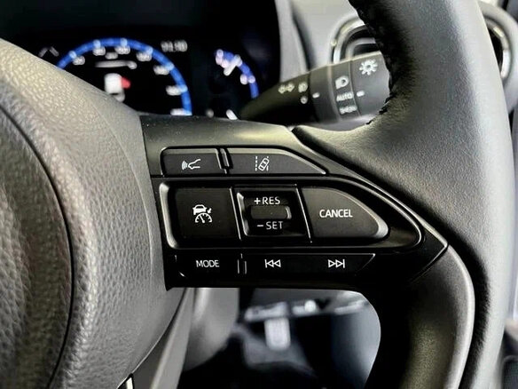 2022 Toyota Yaris Cross I, белый, 1452000 рублей - вид 8